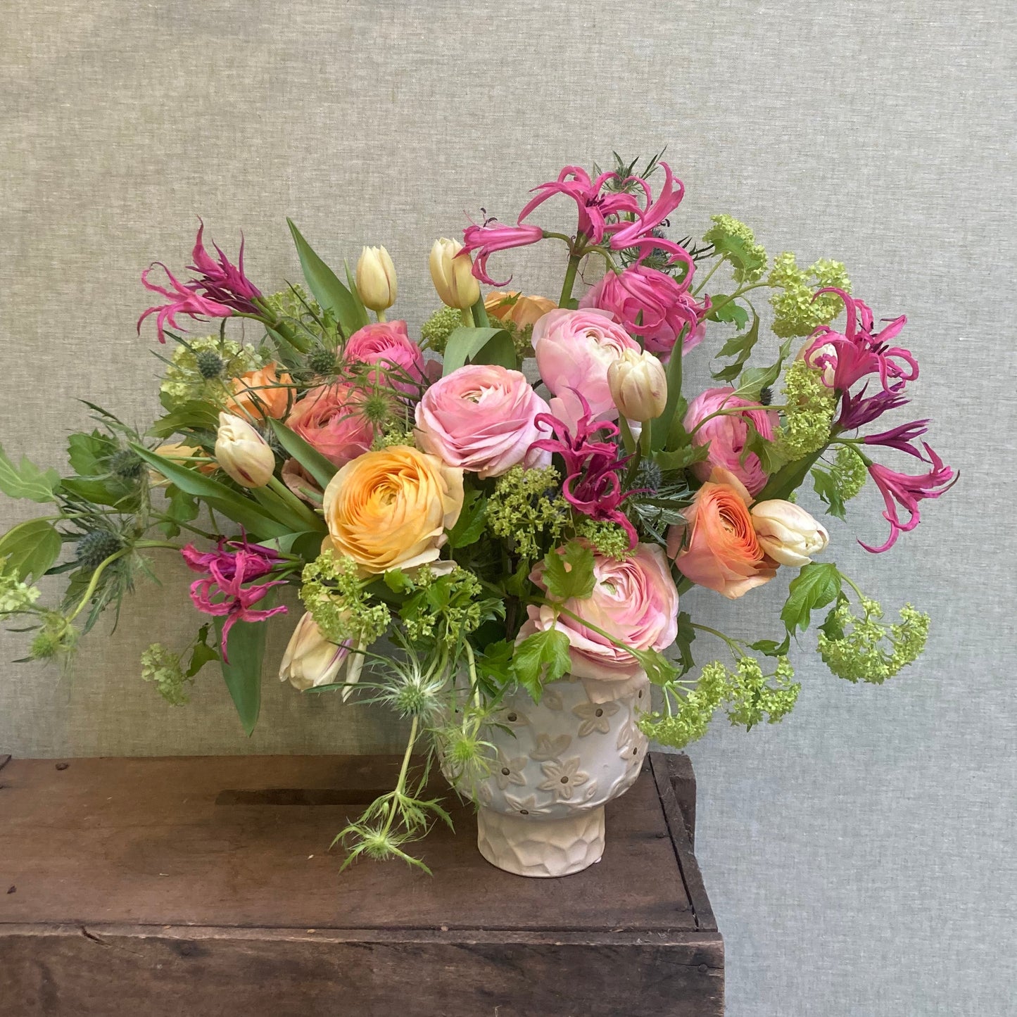 I FIORI Floral Low Vase Arrangement
