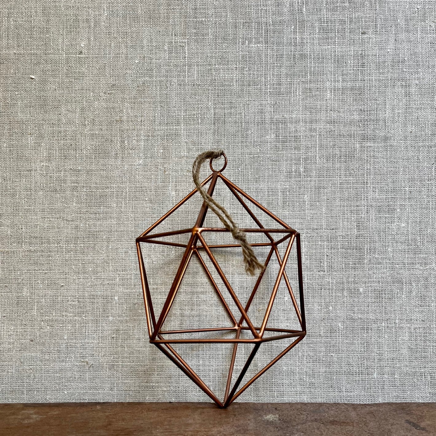 Geometric hanger