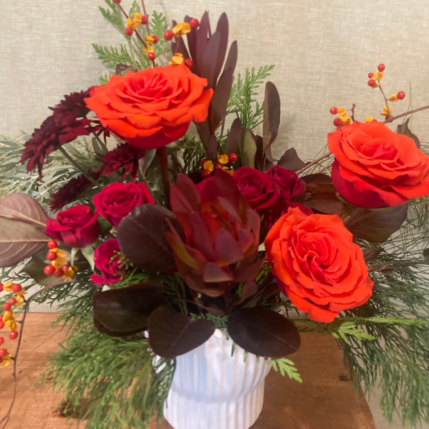 I FIORI Holiday Centrepiece (ceramic vase)