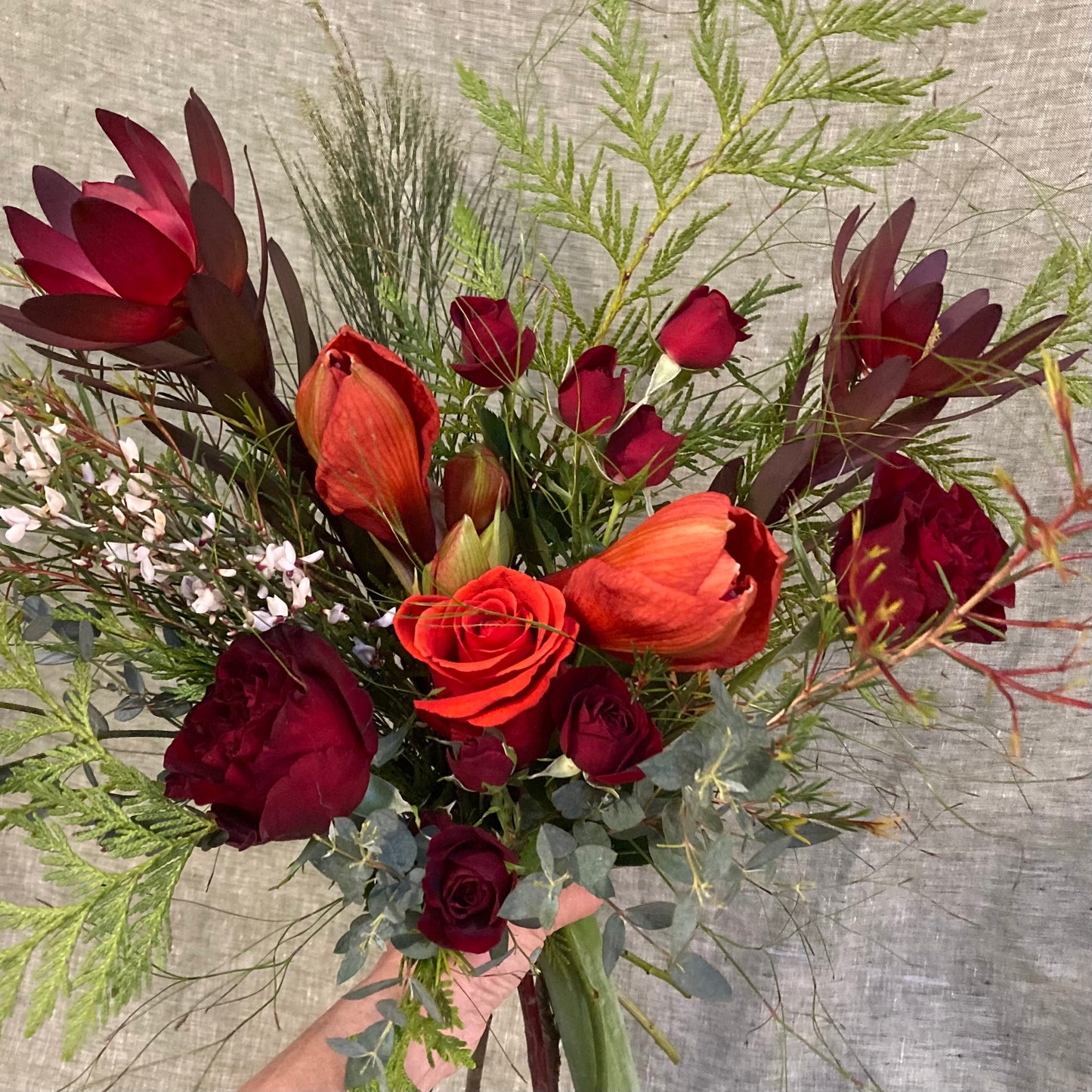 I FIORI Holiday Hand-tied Bouquet