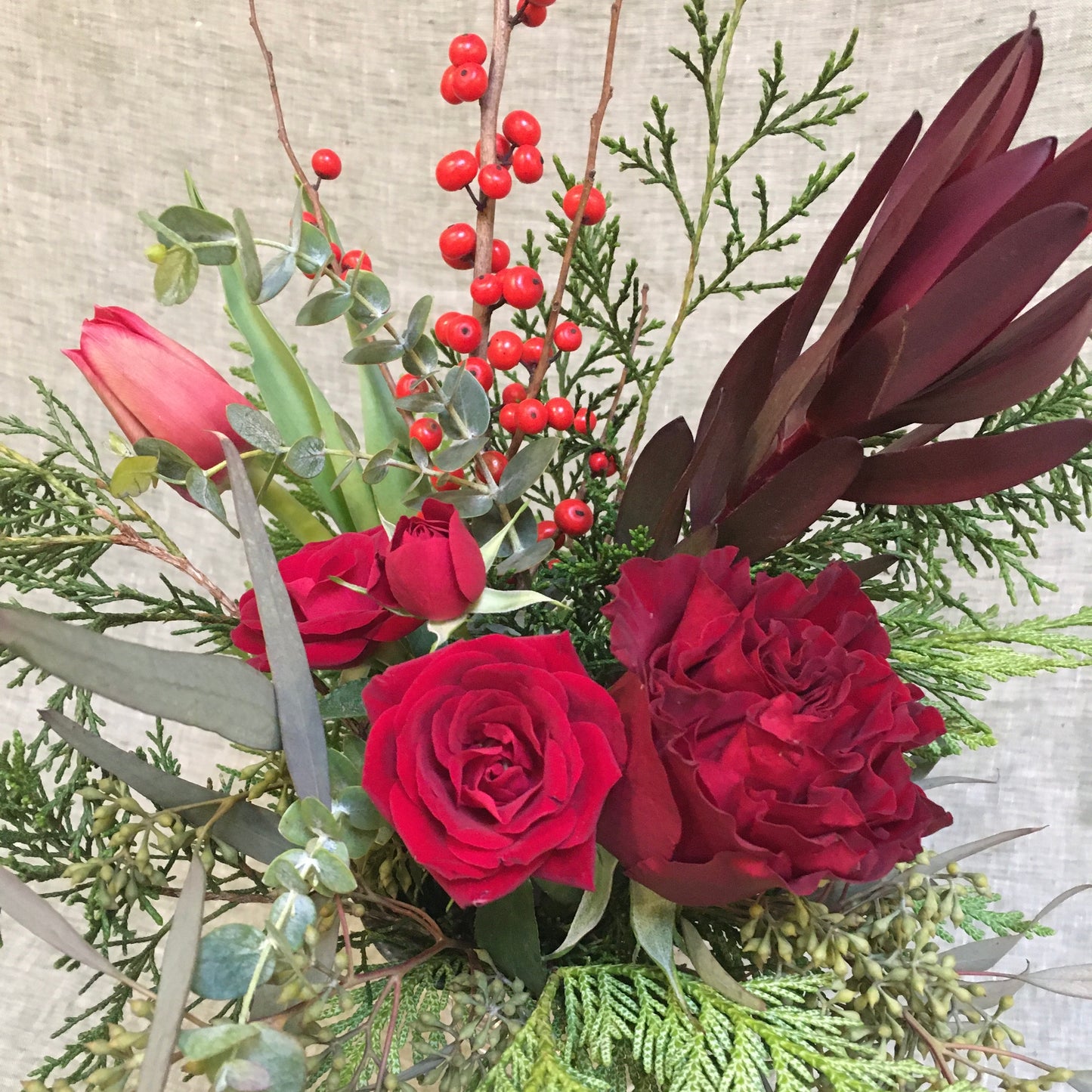 I FIORI Holiday Hand-tied Bouquet
