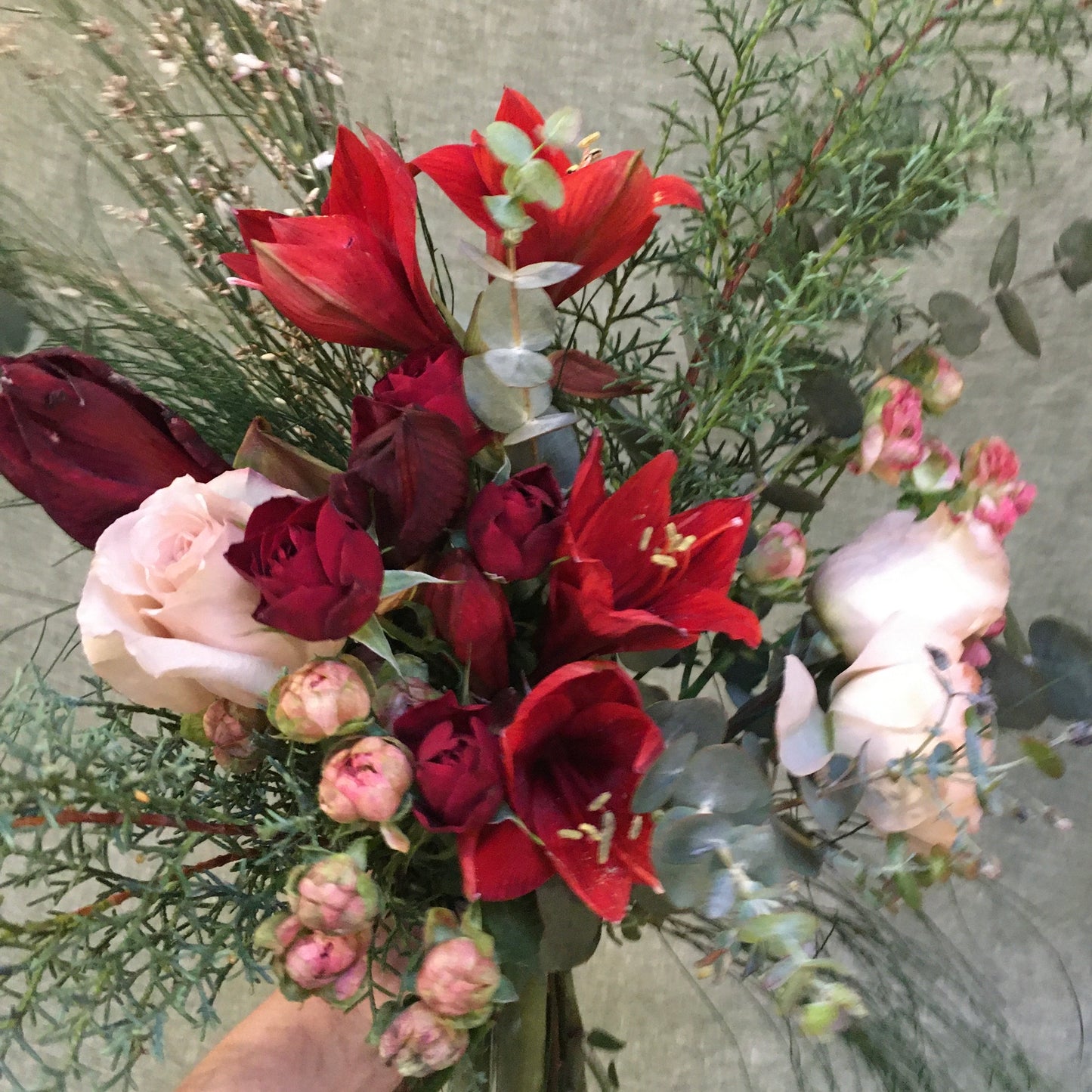 I FIORI Holiday Hand-tied Bouquet