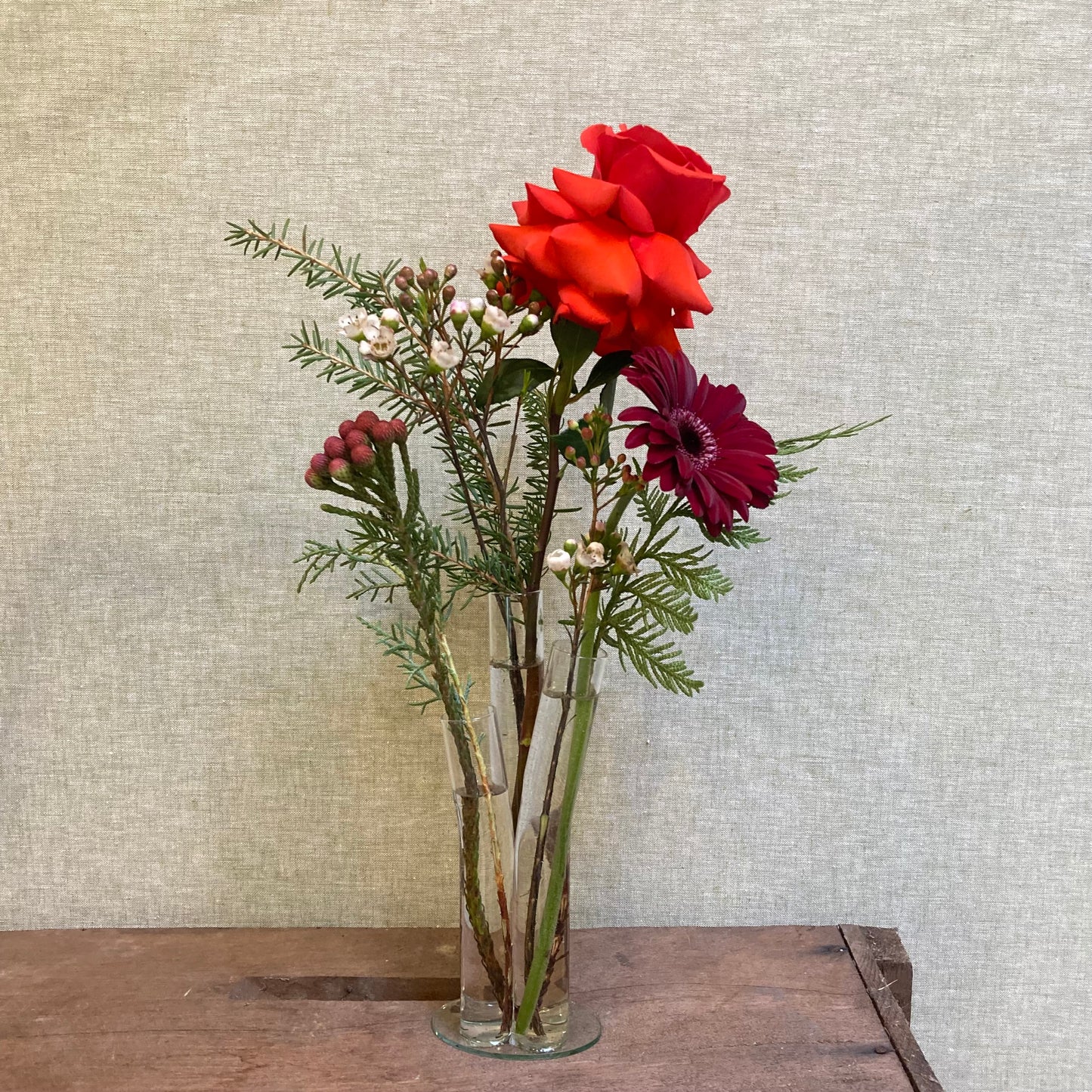 I FIORI Holiday Arrangement - Trifecta bud vase