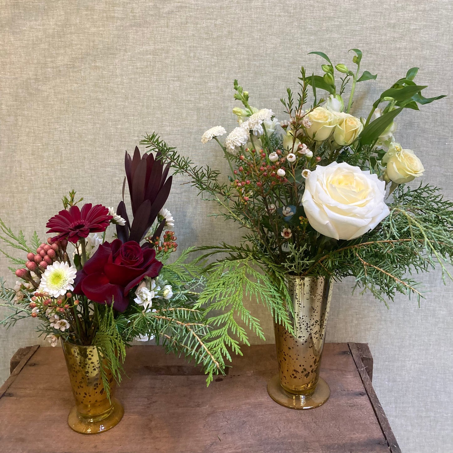 I FIORI Holiday Gold Arrangement