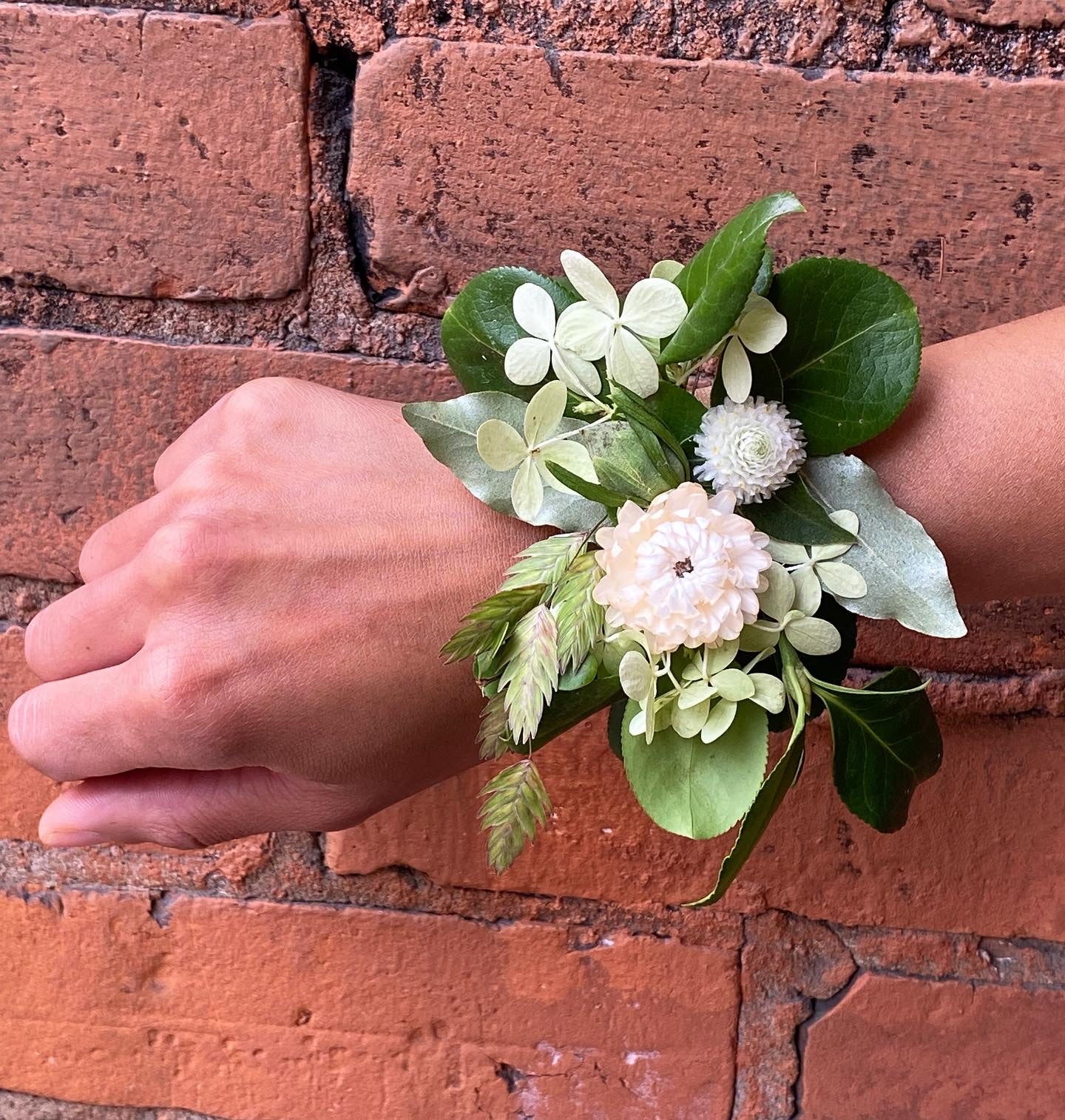 I FIORI Floral Corsage