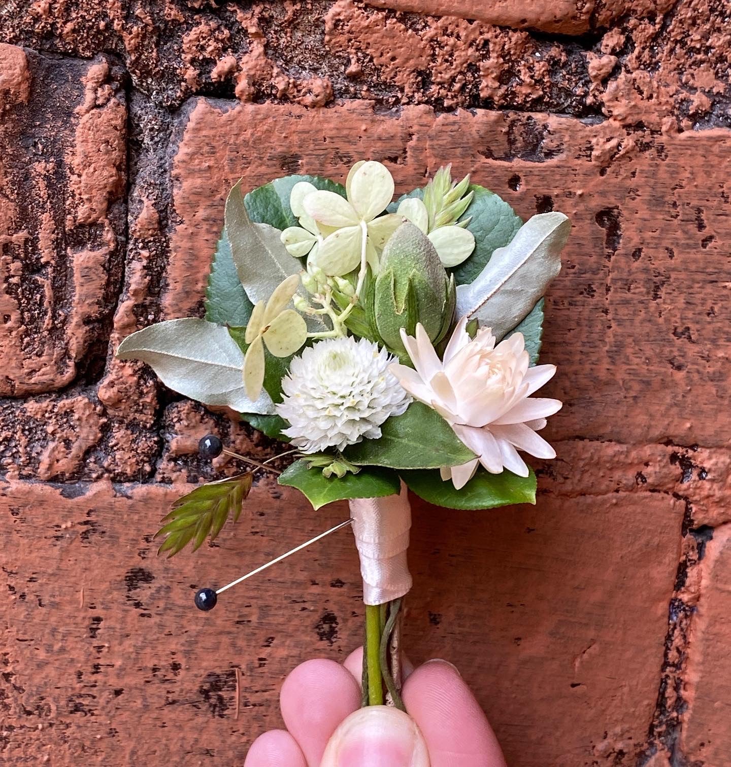 I FIORI Floral Boutonnière