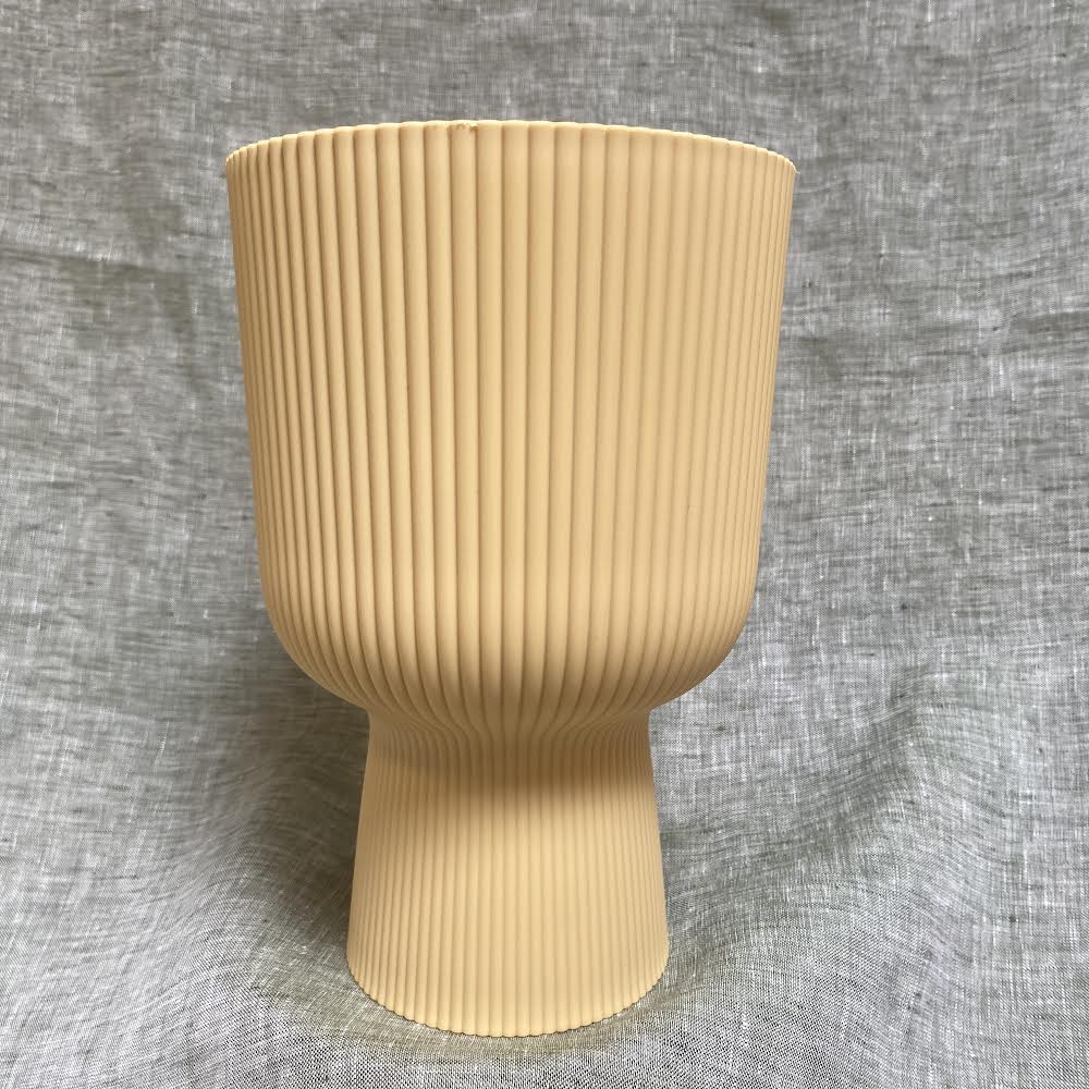 Recycled Plastic Pot - Ridged Pillar