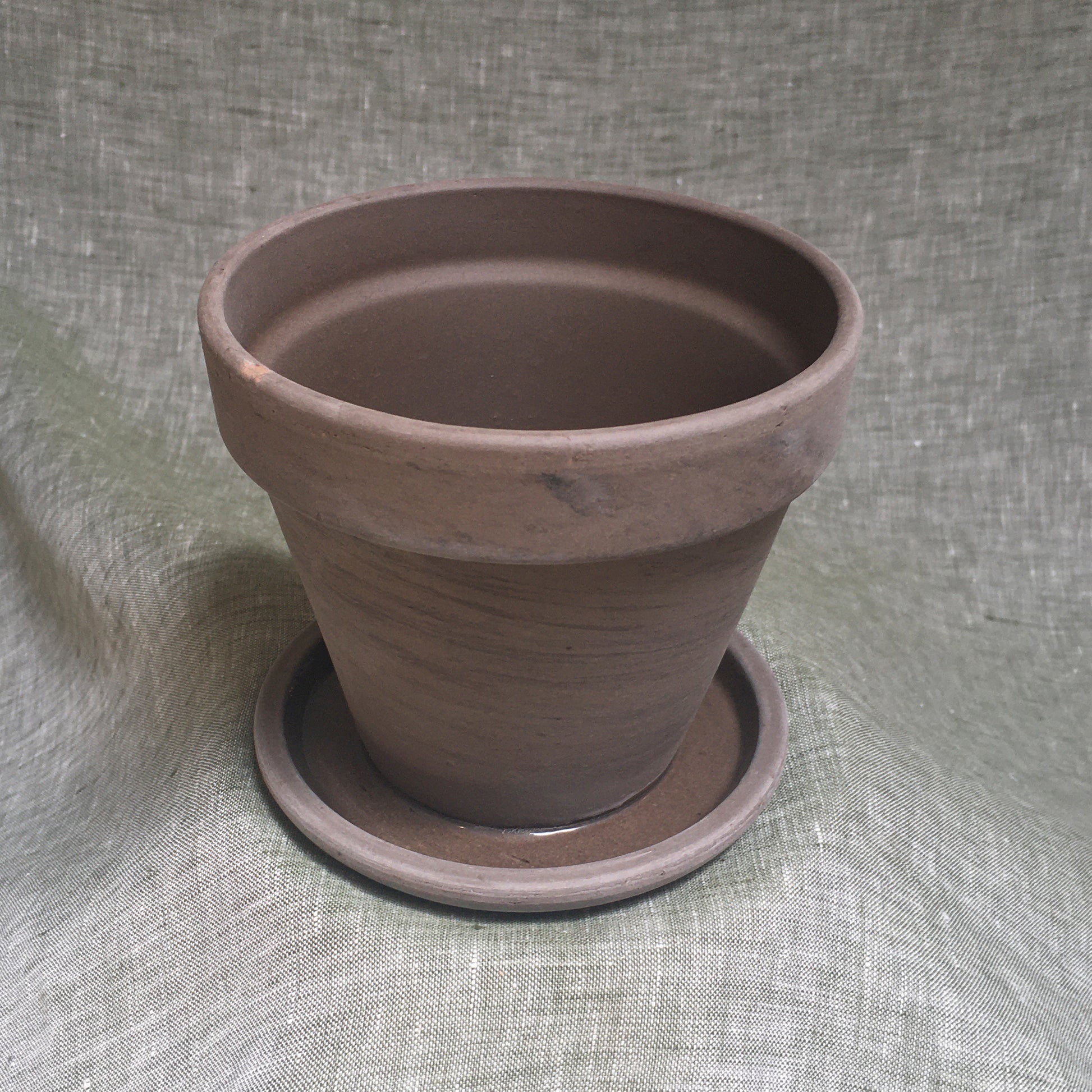 Medium brown clay pot with tray.