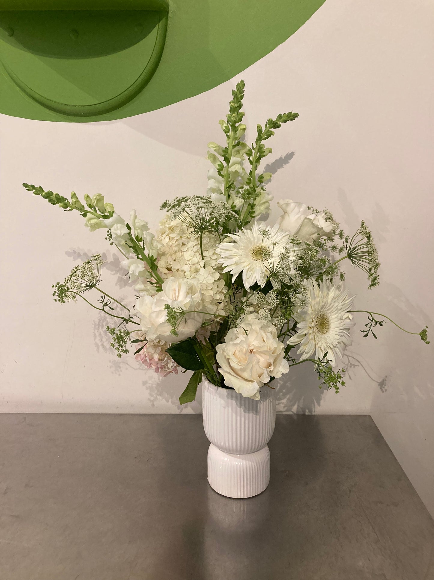 I FIORI Floral Low Vase Arrangement