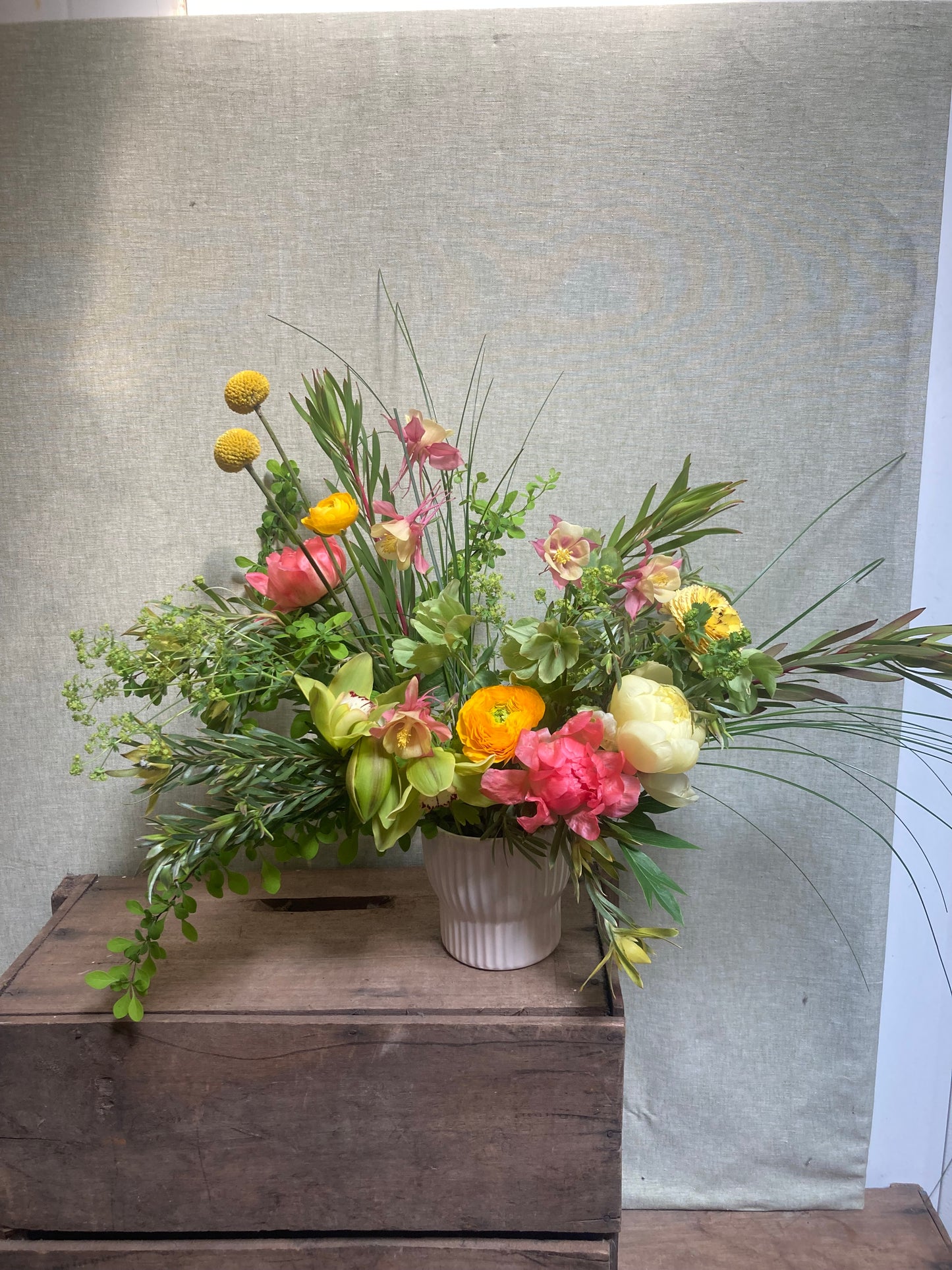 I FIORI Floral Low Vase Arrangement