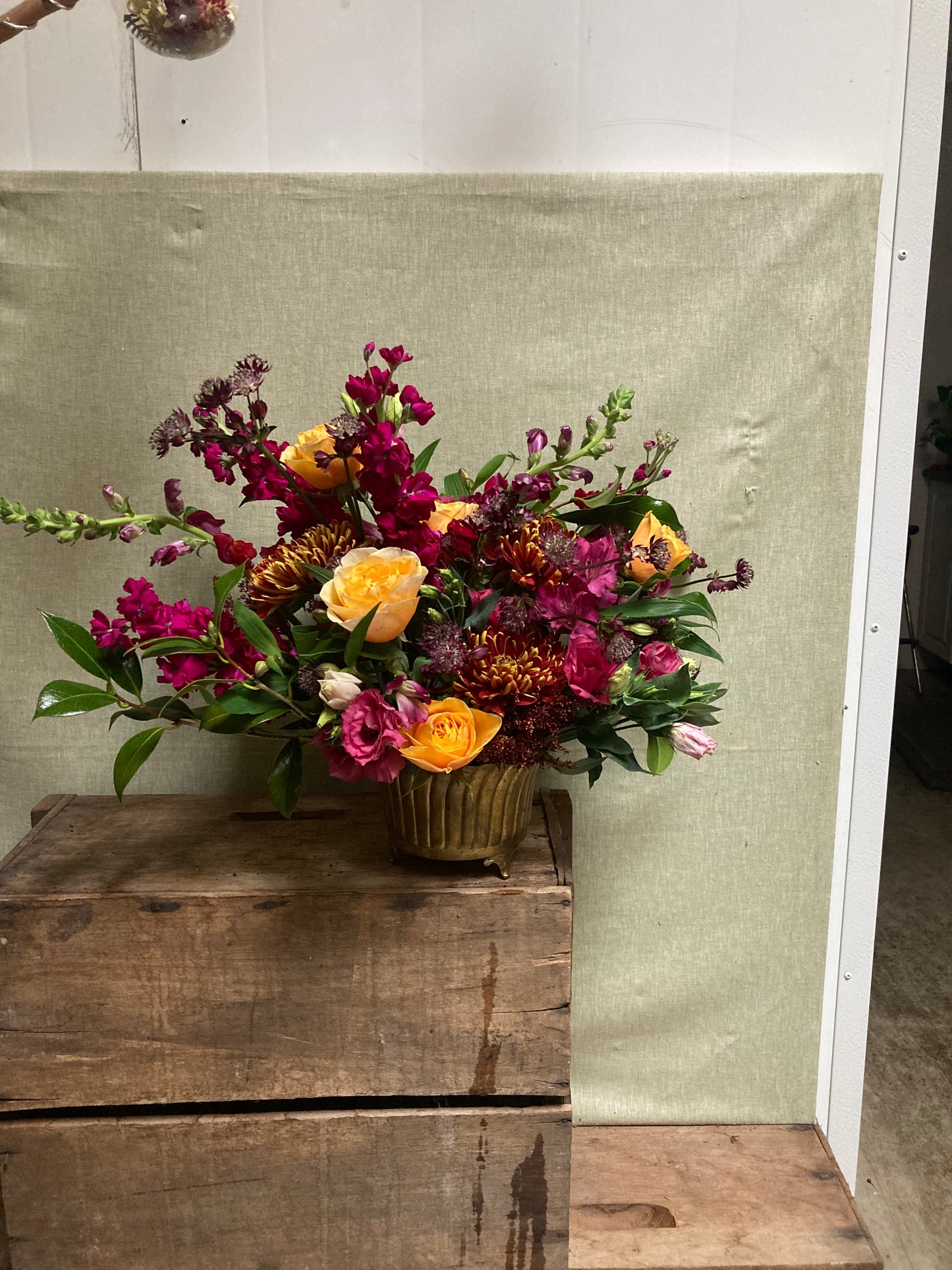 I FIORI Floral Low Vase Arrangement