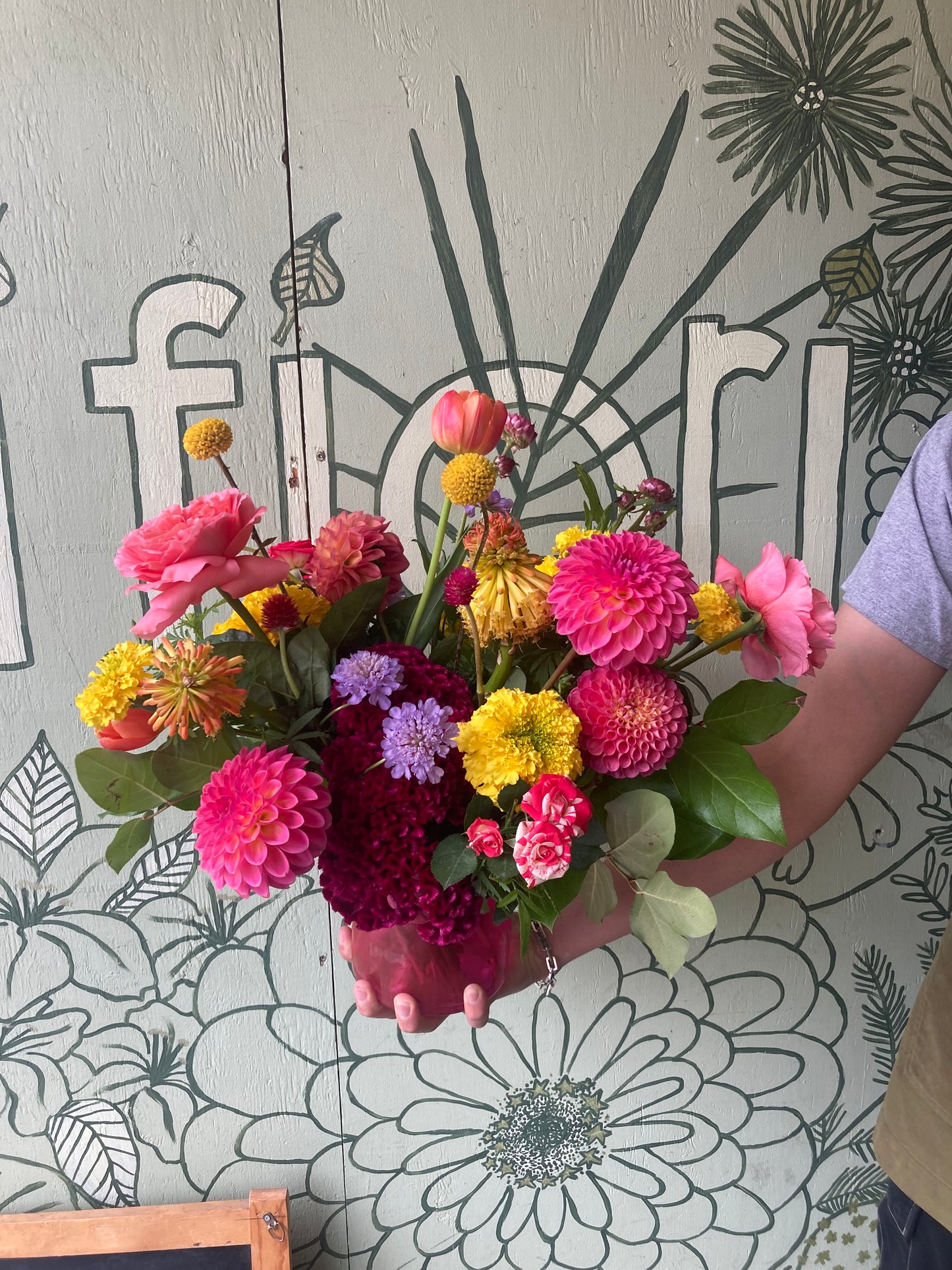 I FIORI Floral Low Vase Arrangement