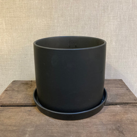 Ceramic Pot – Black with Saucer 9”